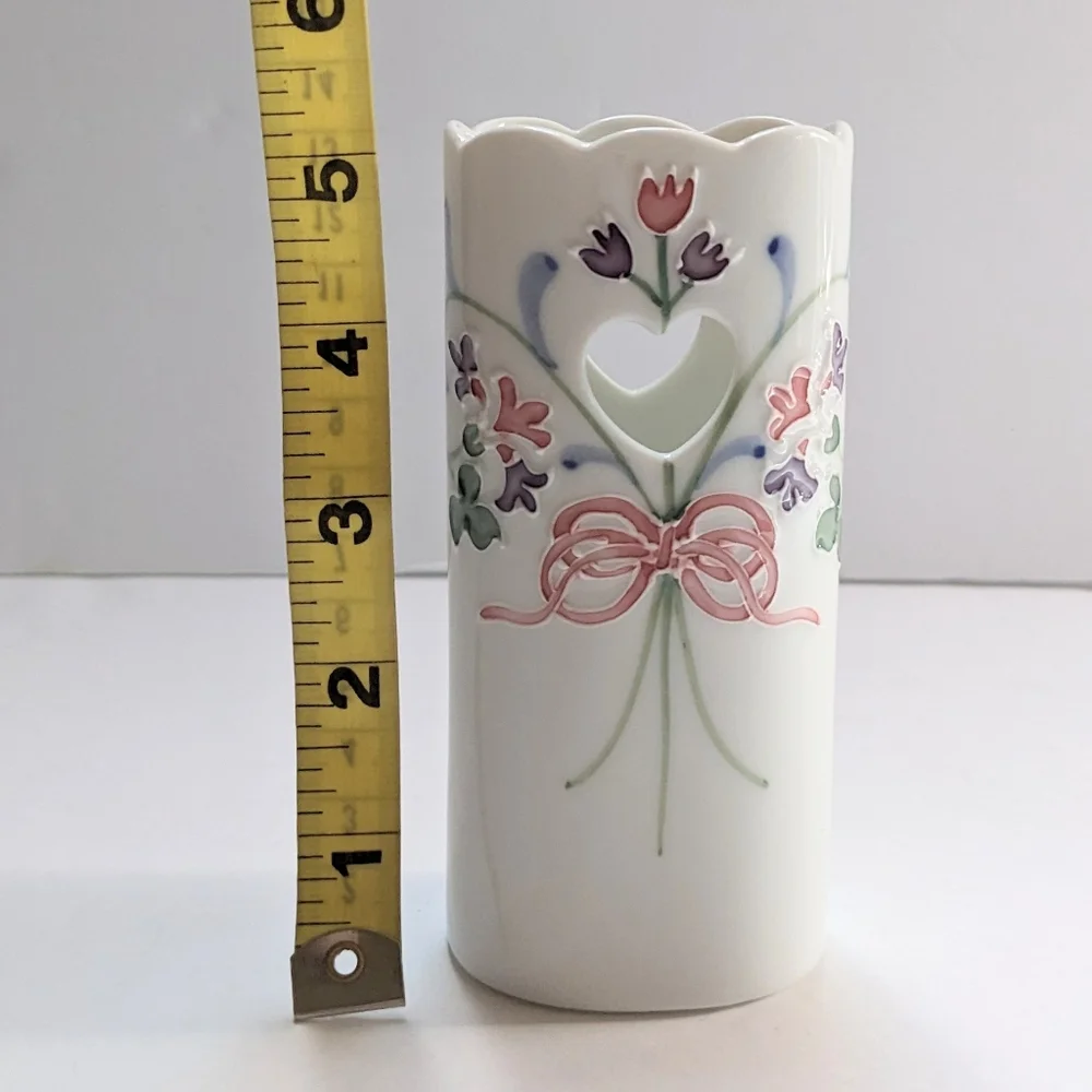 Porcelain 80s Vase Small White Cut Out Hearts Pink Floral Bouquet Scallo…